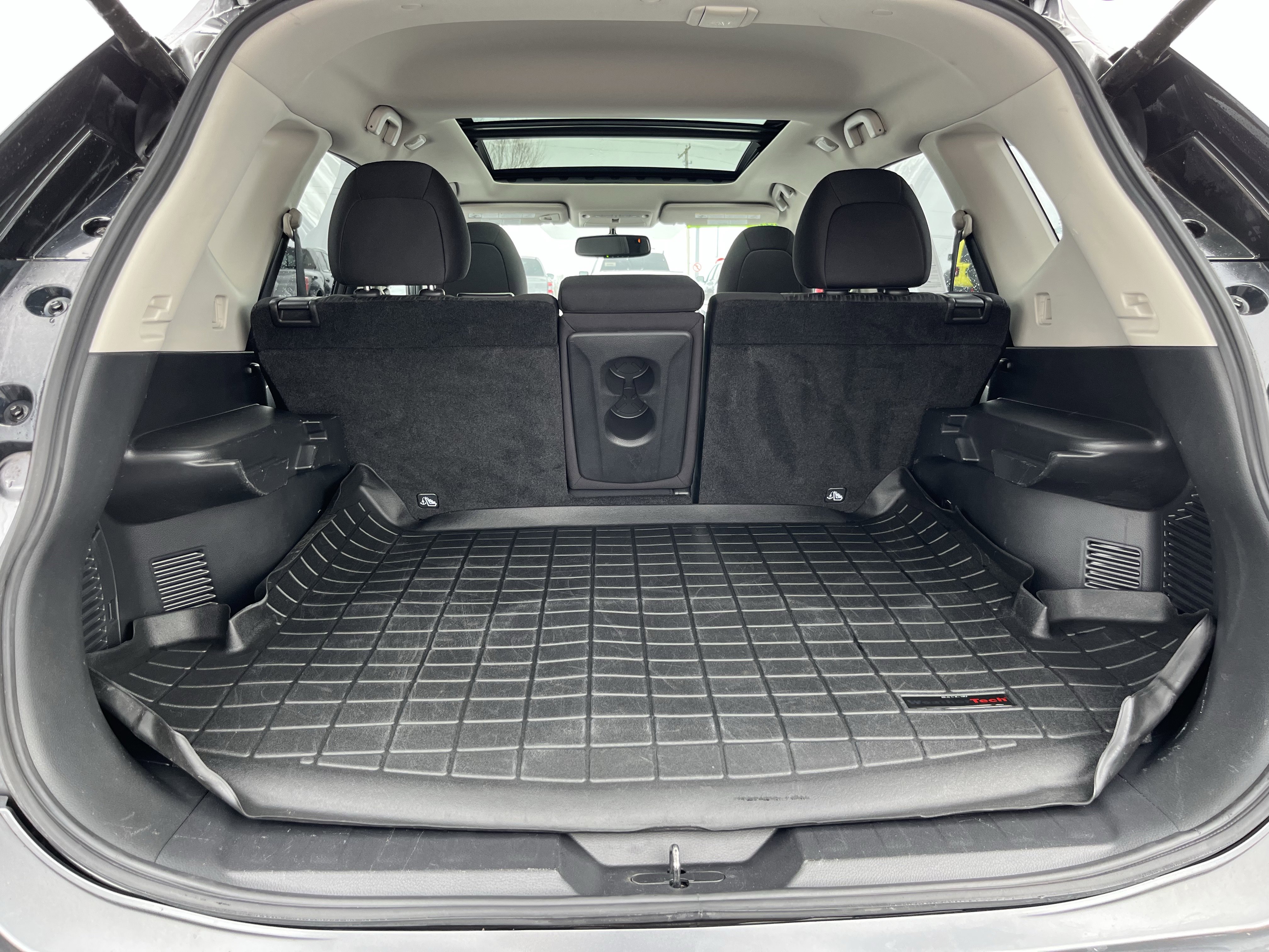 Used 2017 Nissan Rogue SV w/ Sun & Sound Touring Package image 5