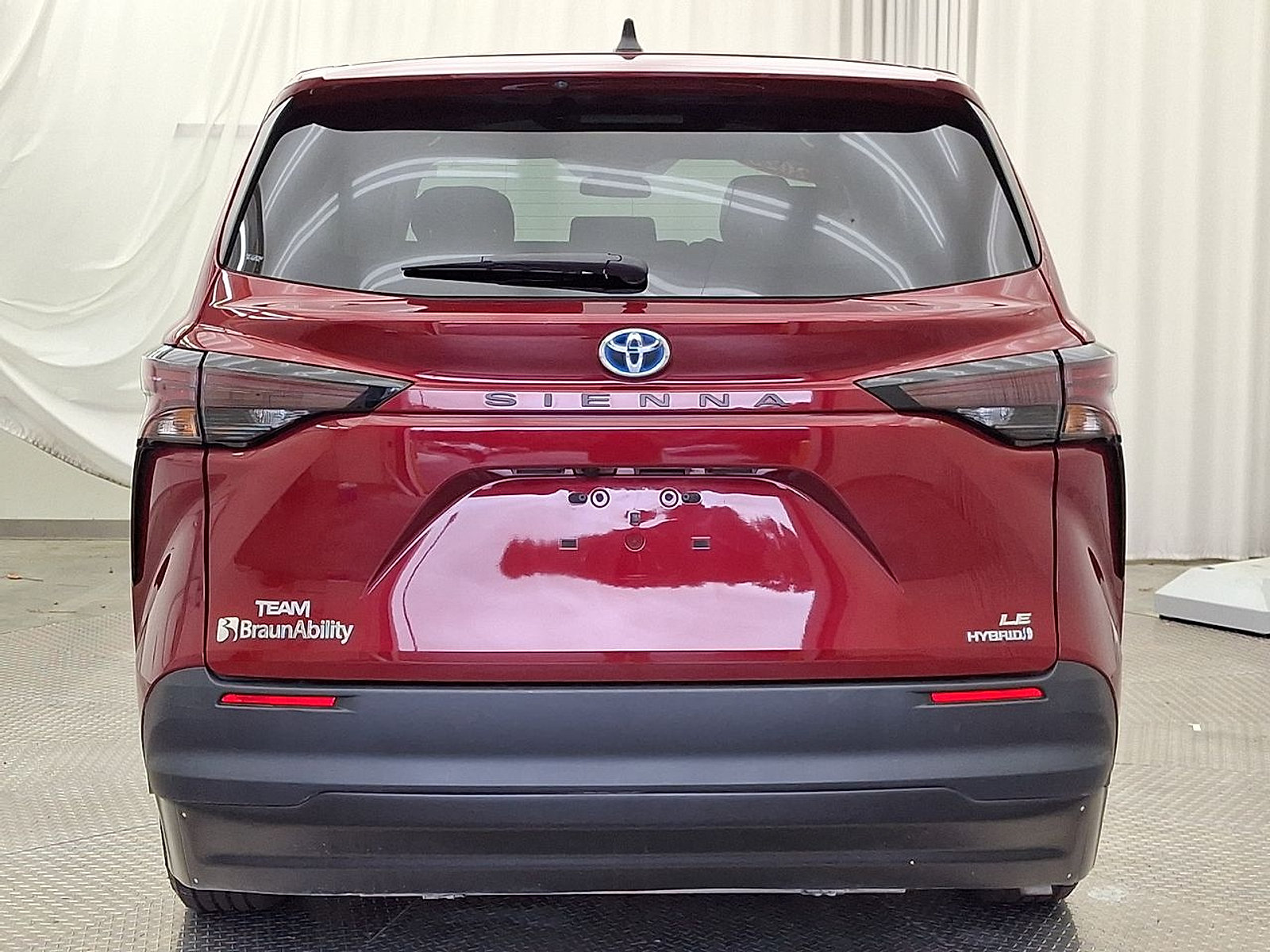 Used 2023 Toyota Sienna LE FWD image 26