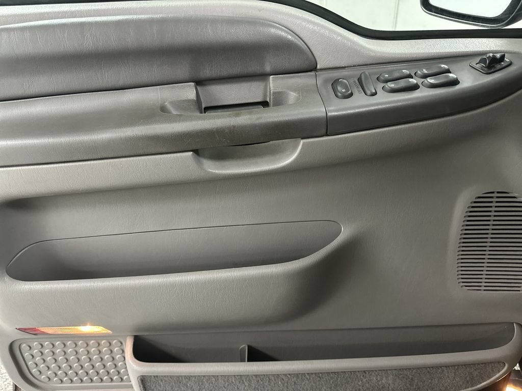 Used 2000 Ford Excursion XLT RWD image 11