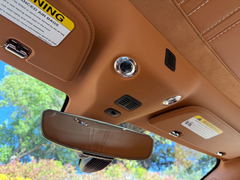 Used 2021 Aston Martin V8 Vantage Coupe image 32