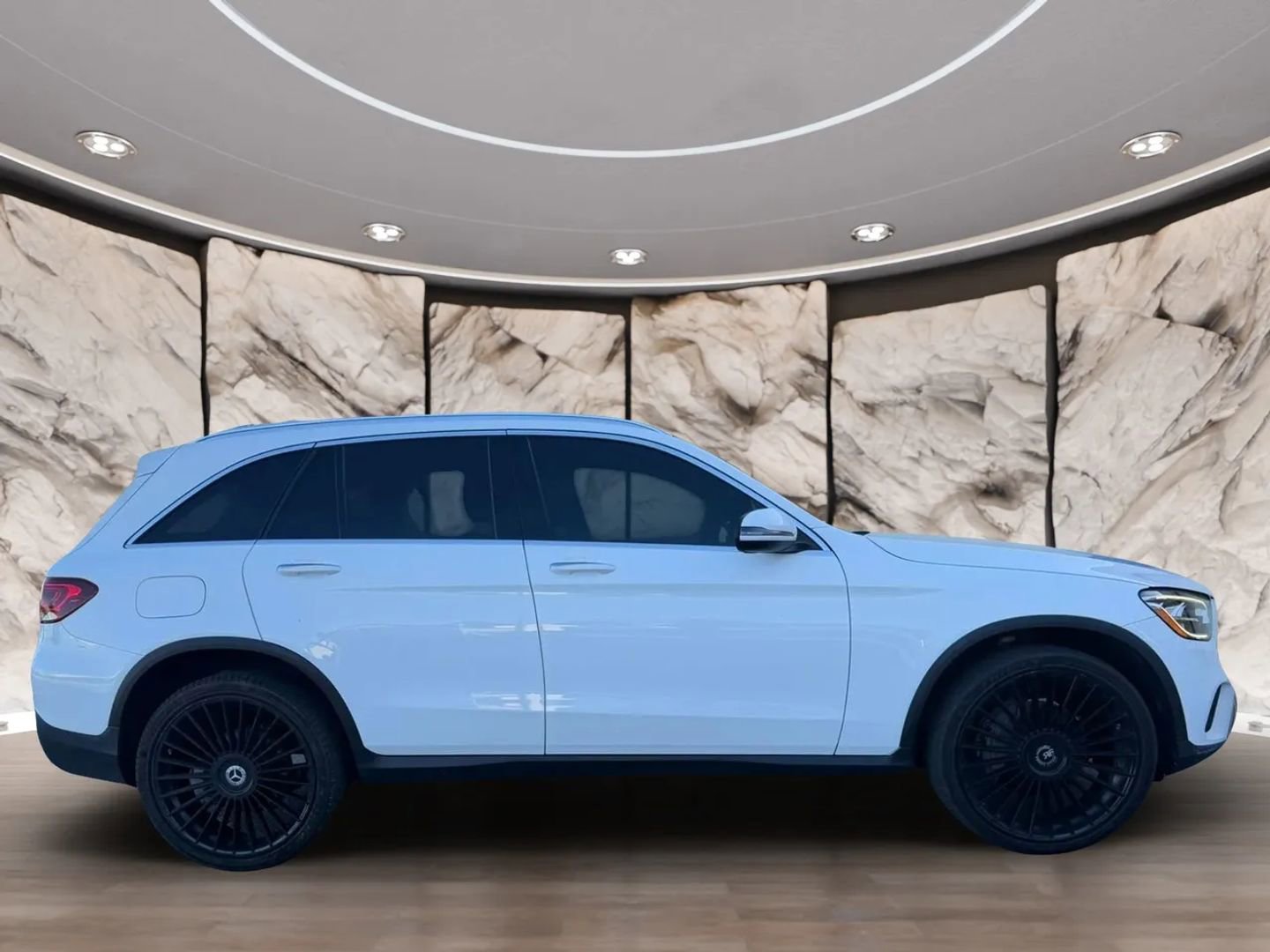 Used 2020 Mercedes-Benz GLC 300 4MATIC w/ Premium Package image 4