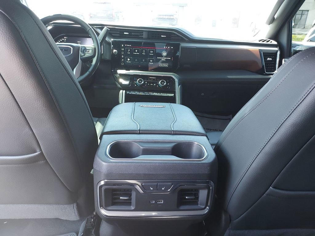Used 2024 GMC Sierra 2500 Denali image 10