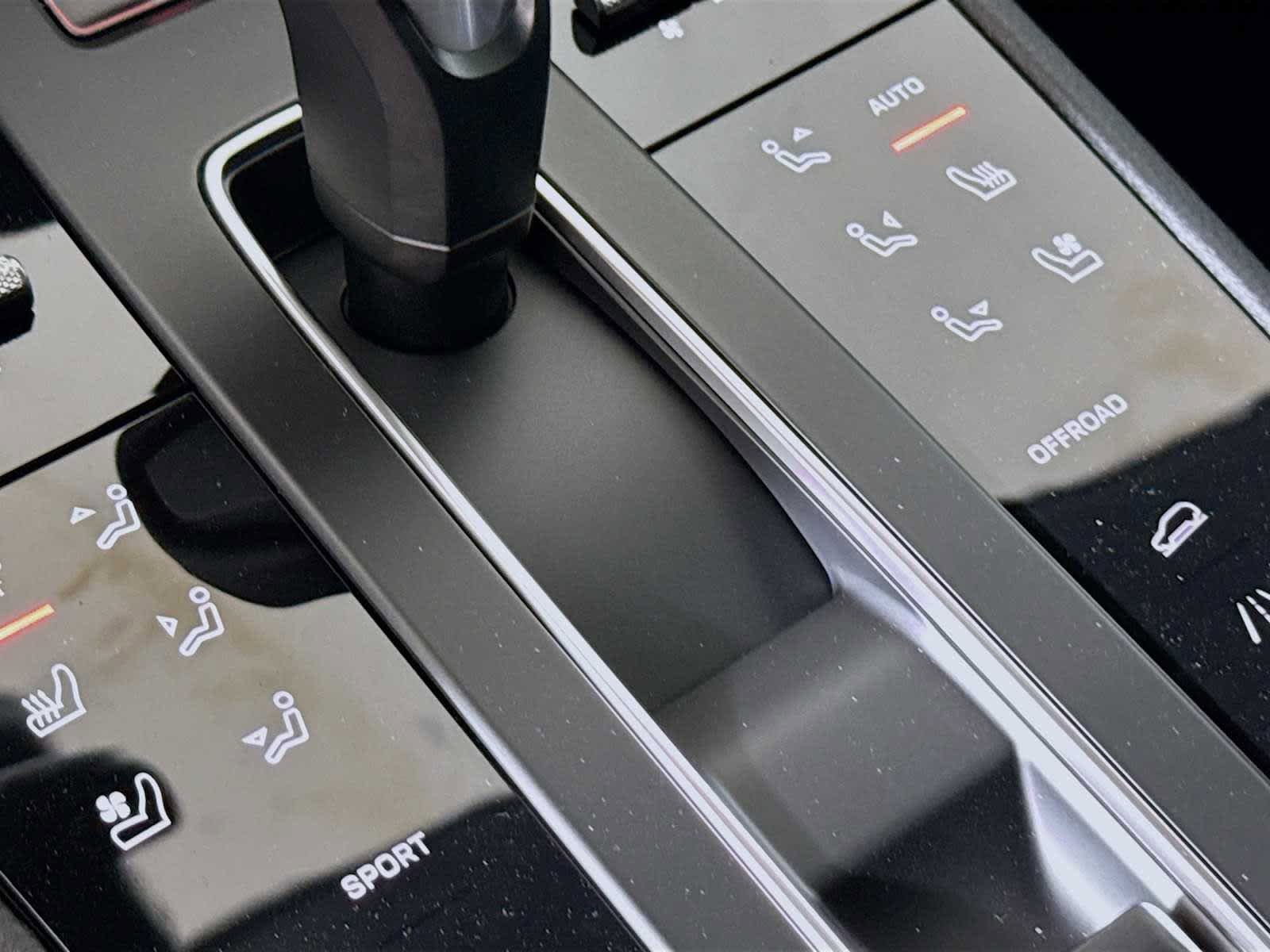 New 2025 Porsche Macan AWD/4WD image 17