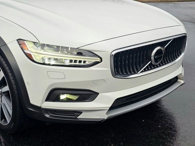 Used 2023 Volvo V90 B6 Cross Country Ultimate image 3
