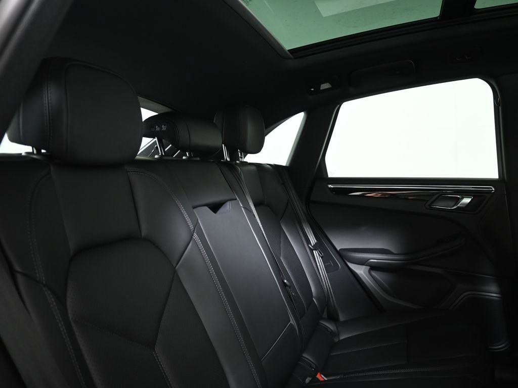 Used 2026 Porsche Macan AWD/4WD image 38