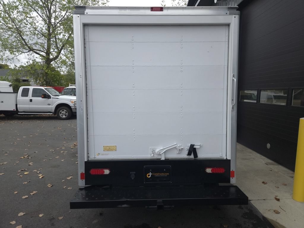 Used 2017 GMC Savana 3500 RWD image 8