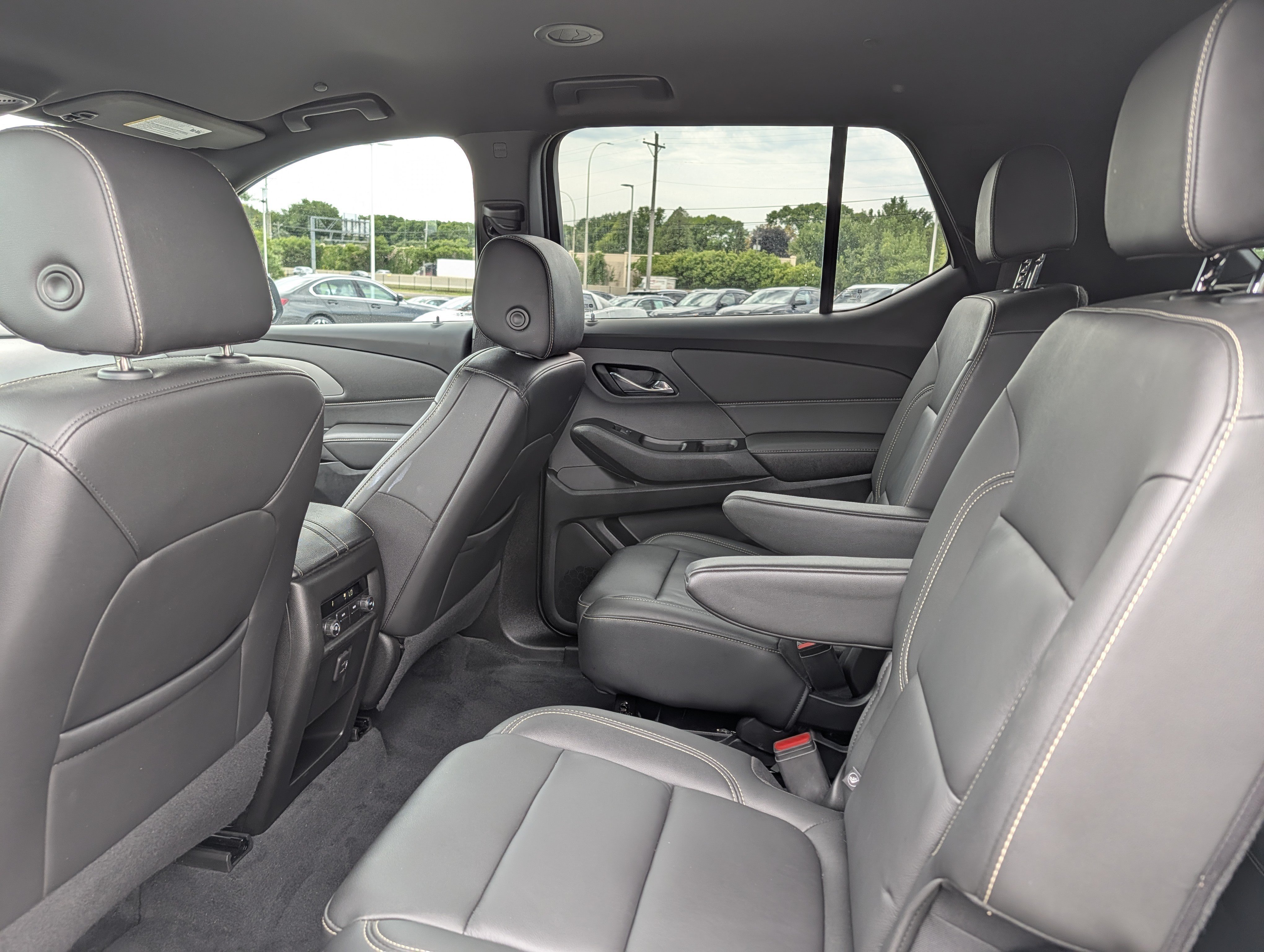 Used 2023 Chevrolet Traverse LT w/ Midnight/Sport Edition AWD/4WD image 21