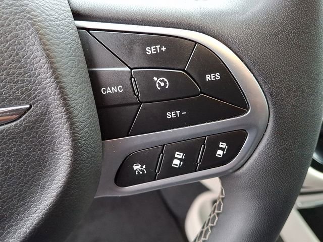 Used 2024 Chrysler Pacifica Touring-L image 17