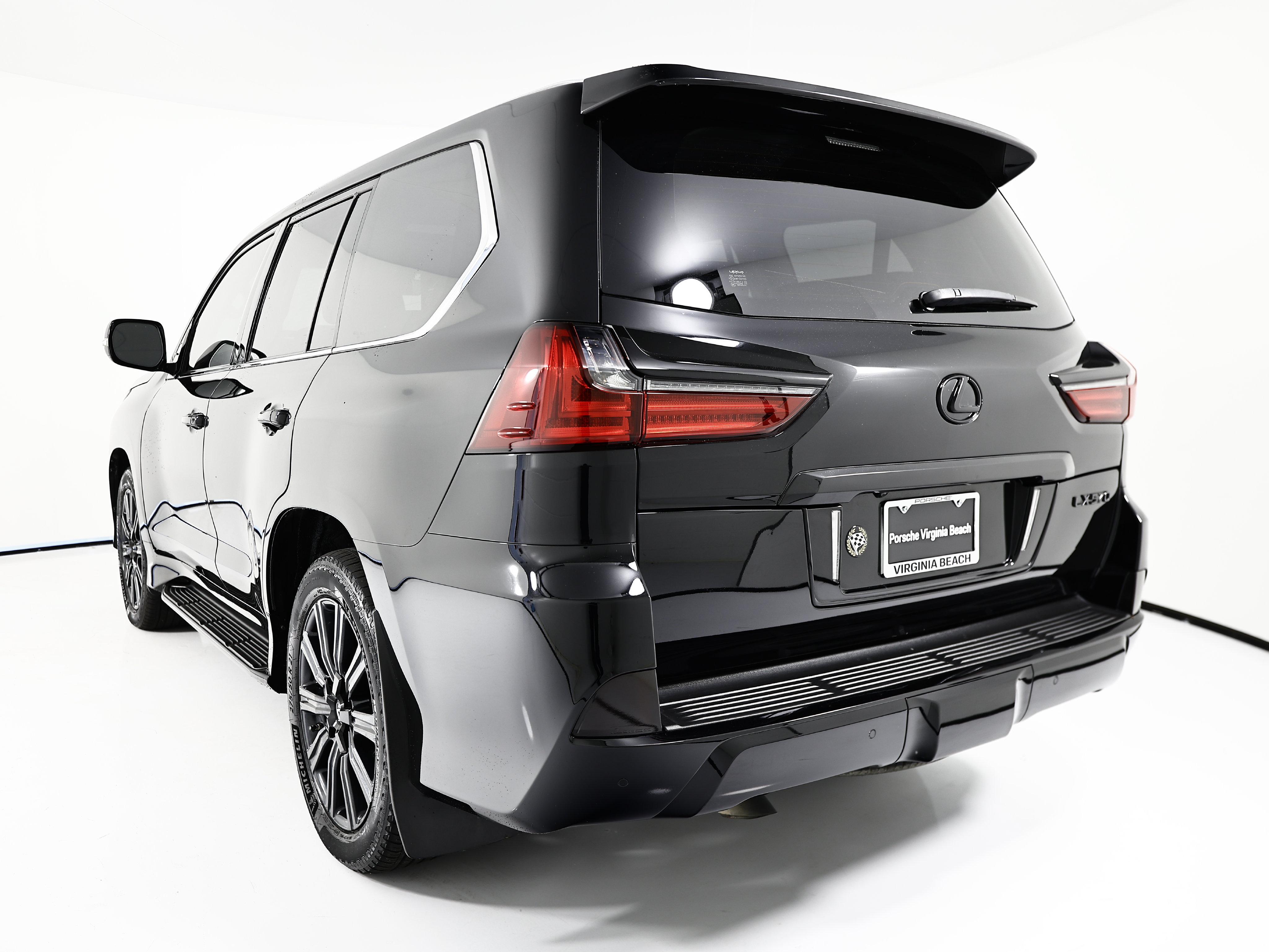 Used 2019 Lexus LX 570 4WD w/ Luxury Package image 3