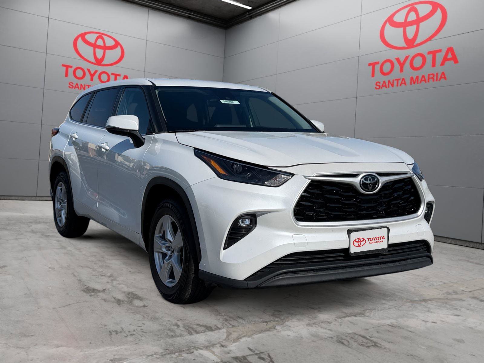 Used 2023 Toyota Highlander LE