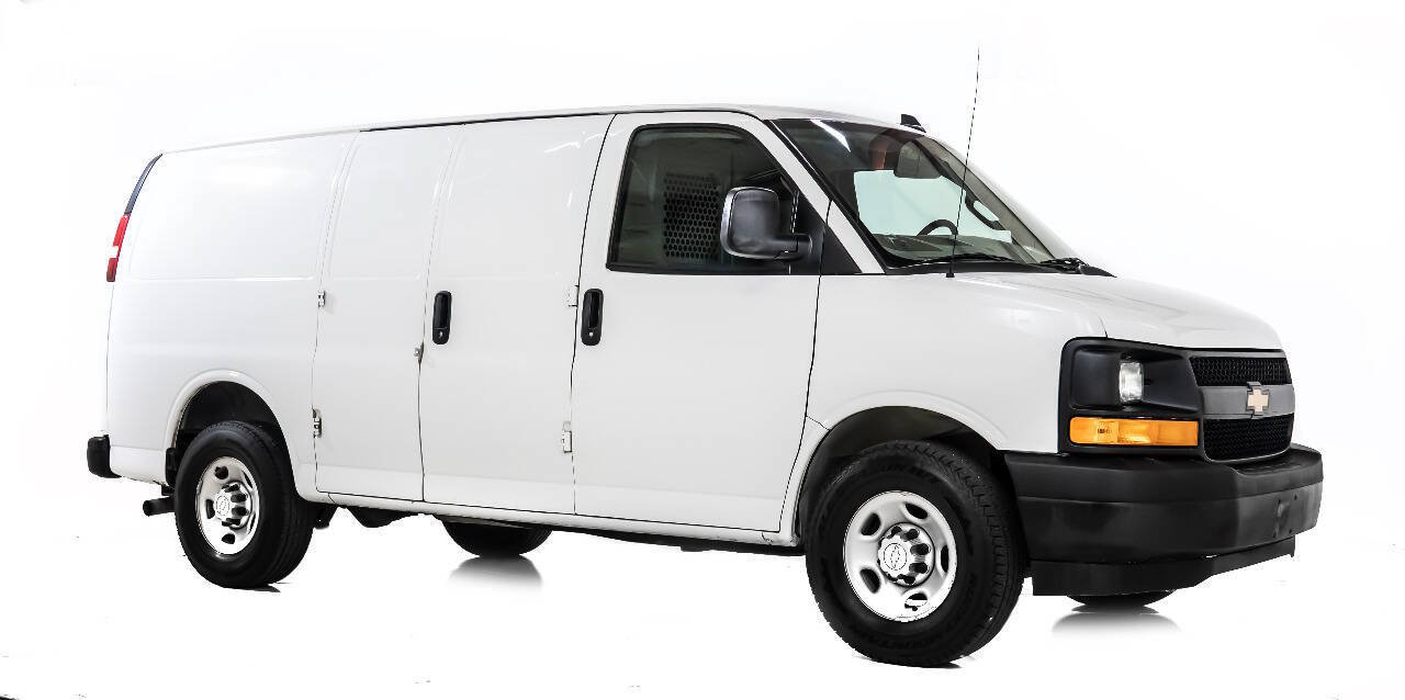 Used 2017 Chevrolet Express 2500 RWD image 1