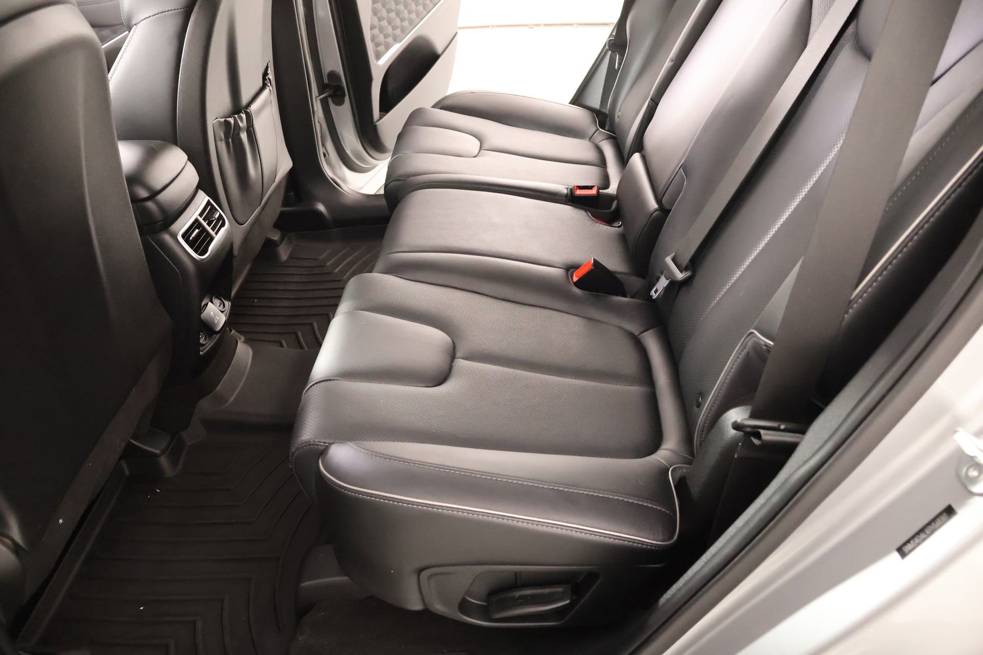 Used 2023 Hyundai Santa Fe Limited w/ Cargo Package AWD/4WD image 13