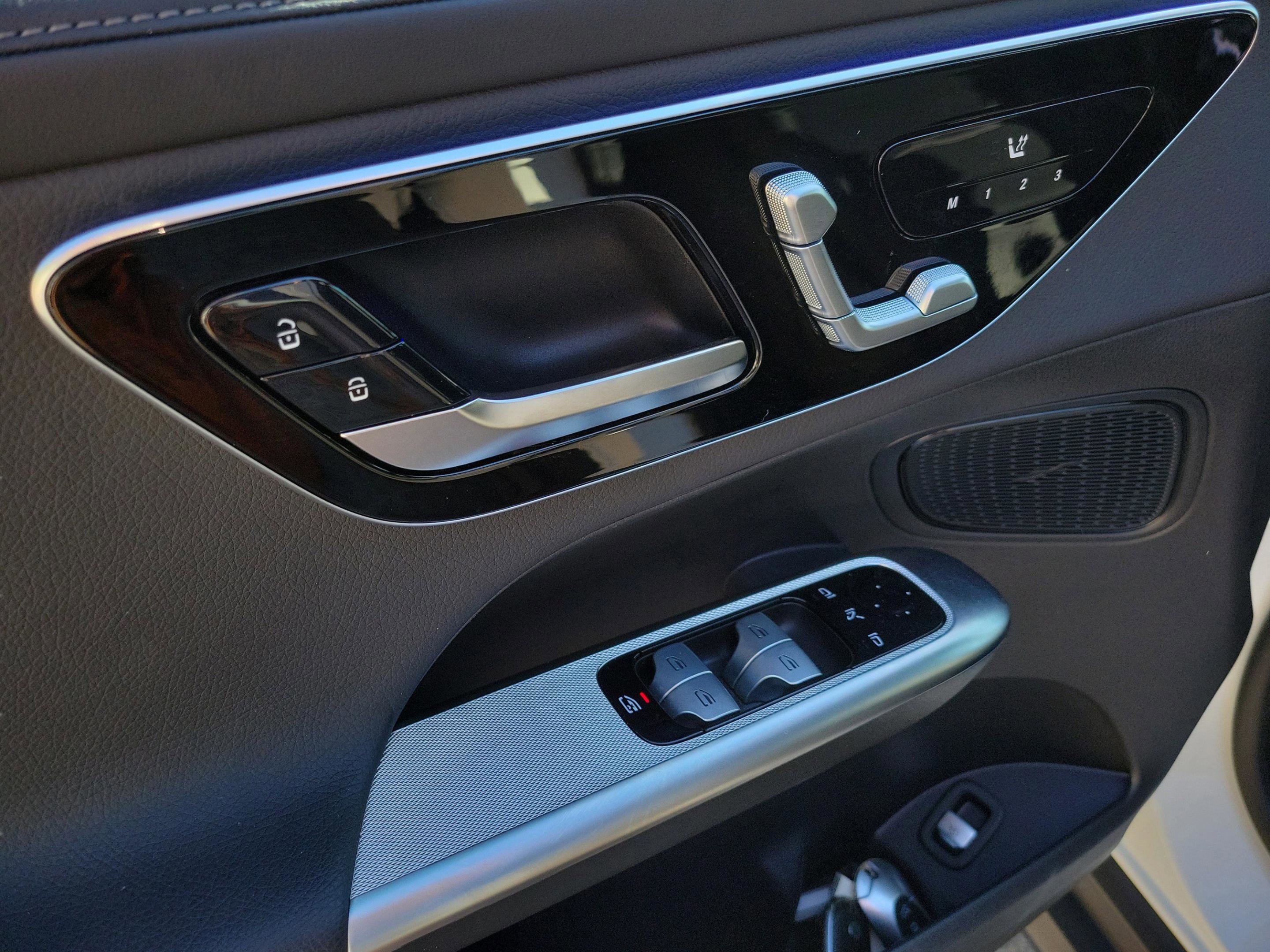 Certified 2025 Mercedes-Benz GLC 300 image 21