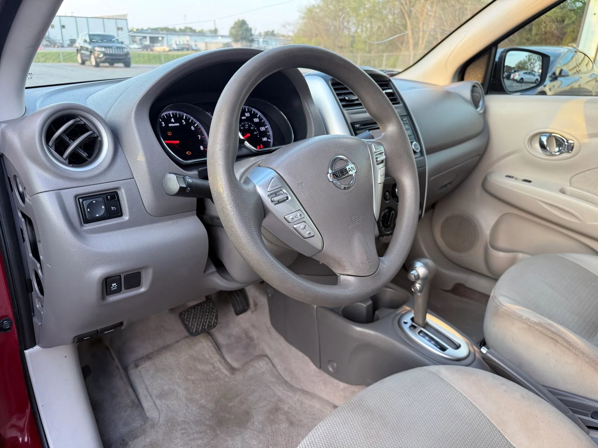 Used 2015 Nissan Versa SV FWD image 17