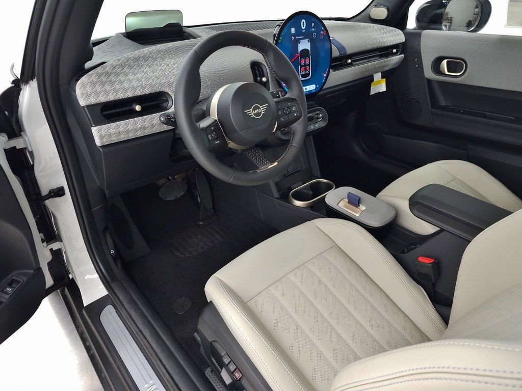 Used 2025 MINI Cooper 2-Door Hardtop FWD image 11