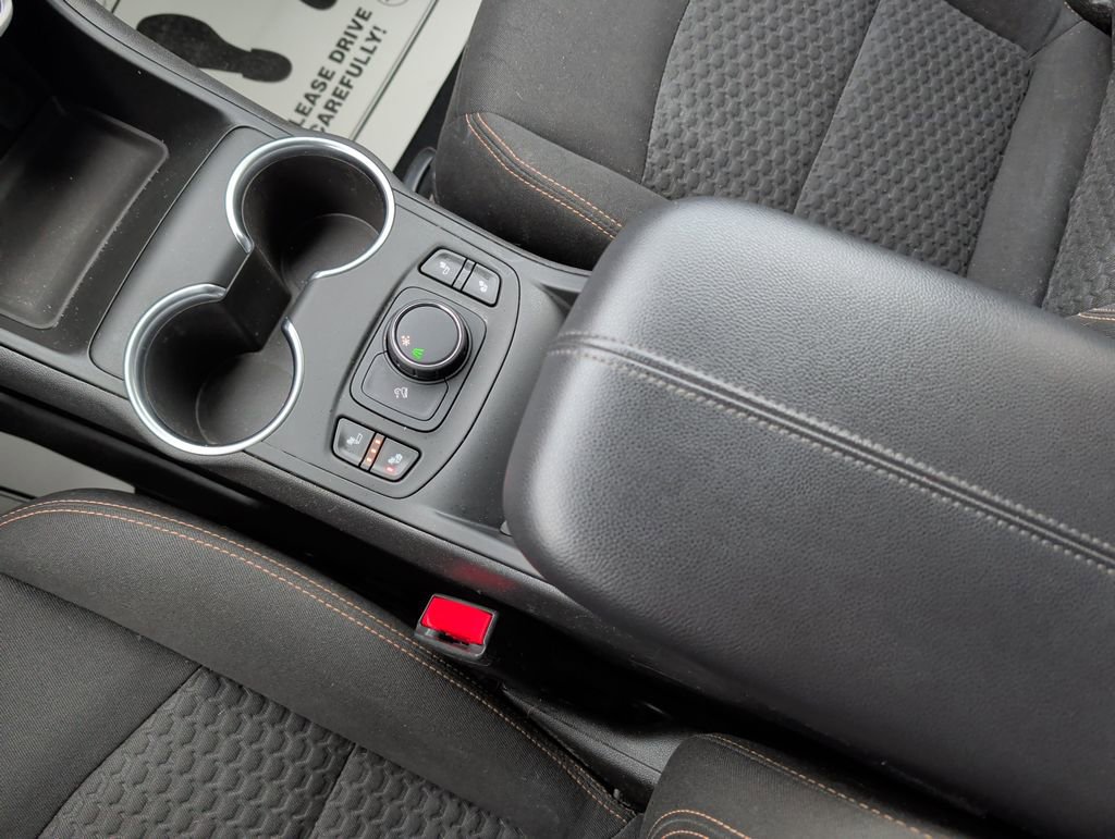 Used 2018 GMC Terrain SLE w/ Driver Convenience Package image 16