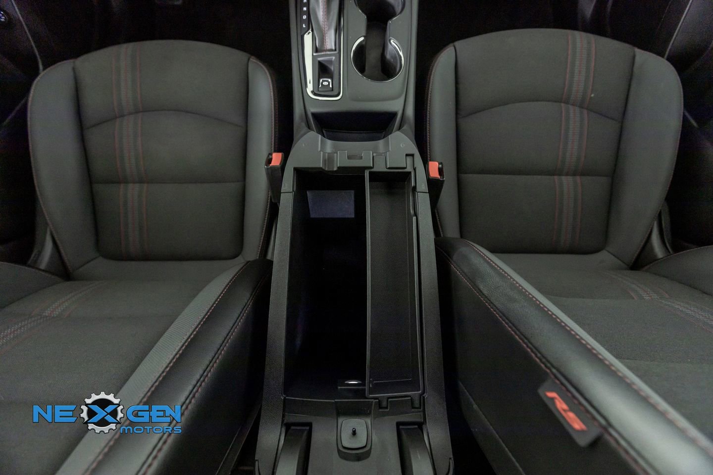 Used 2023 Chevrolet Equinox RS FWD image 28