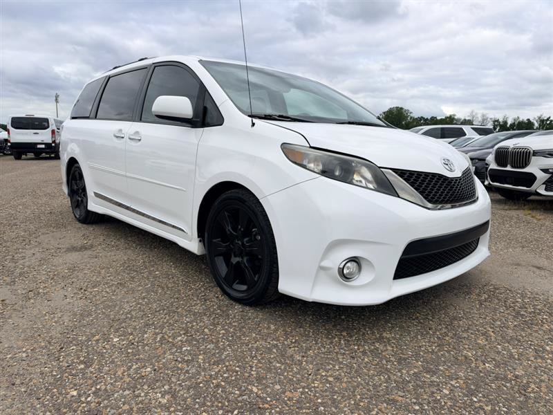 Used 2013 Toyota Sienna SE FWD image 3