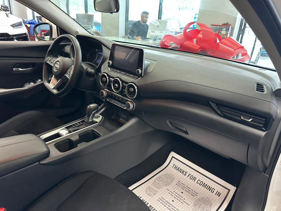 Used 2024 Nissan Sentra SV FWD image 30