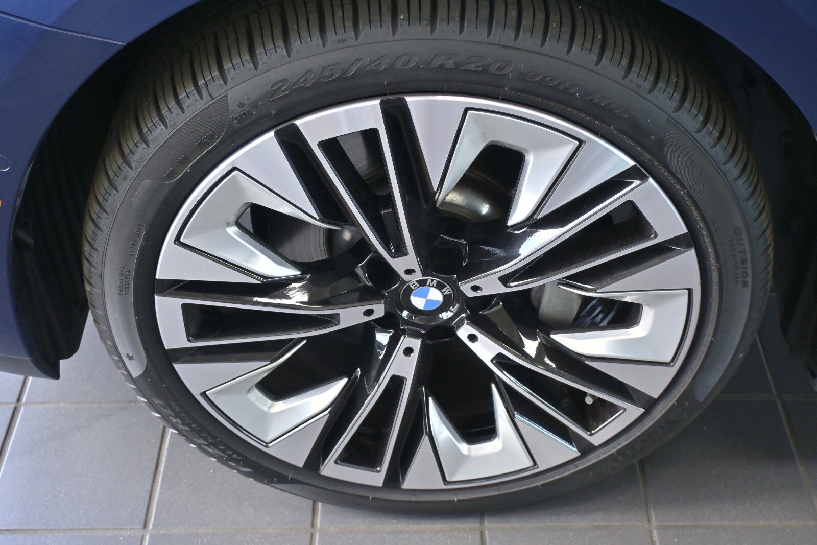 Used 2025 BMW 530i xDrive image 9