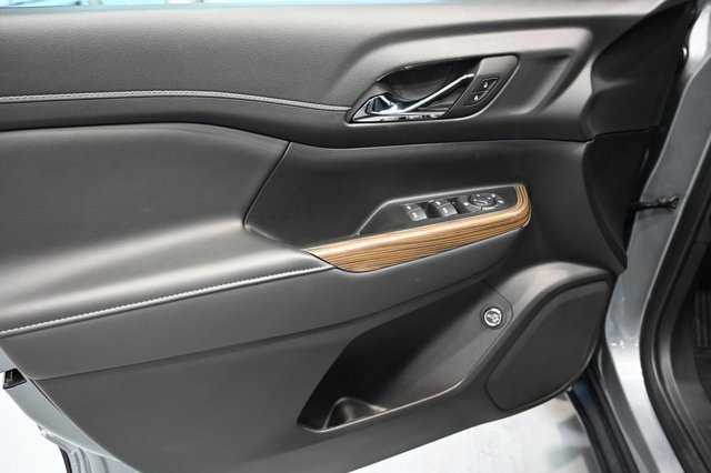 Used 2023 GMC Acadia SLE w/ Driver Convenience Package image 24