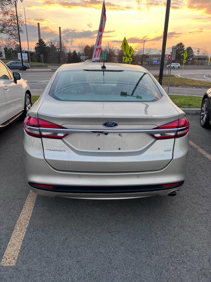 Used 2017 Ford Fusion SE w/ Fusion SE Technology Package image 5