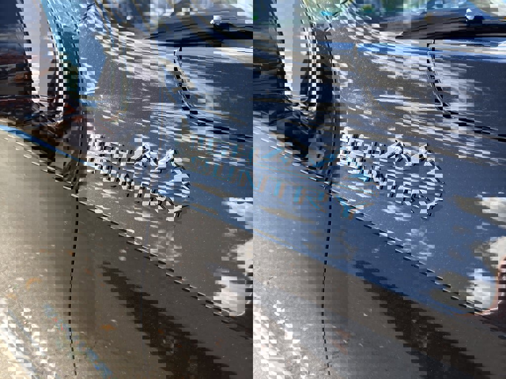 New 2026 Chevrolet Suburban High Country image 9