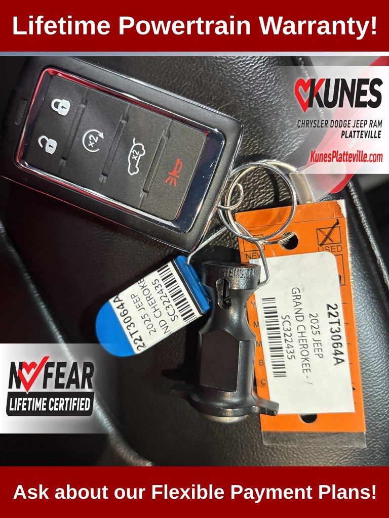 Used 2025 Jeep Grand Cherokee Limited w/ Black Appearance Package image 29