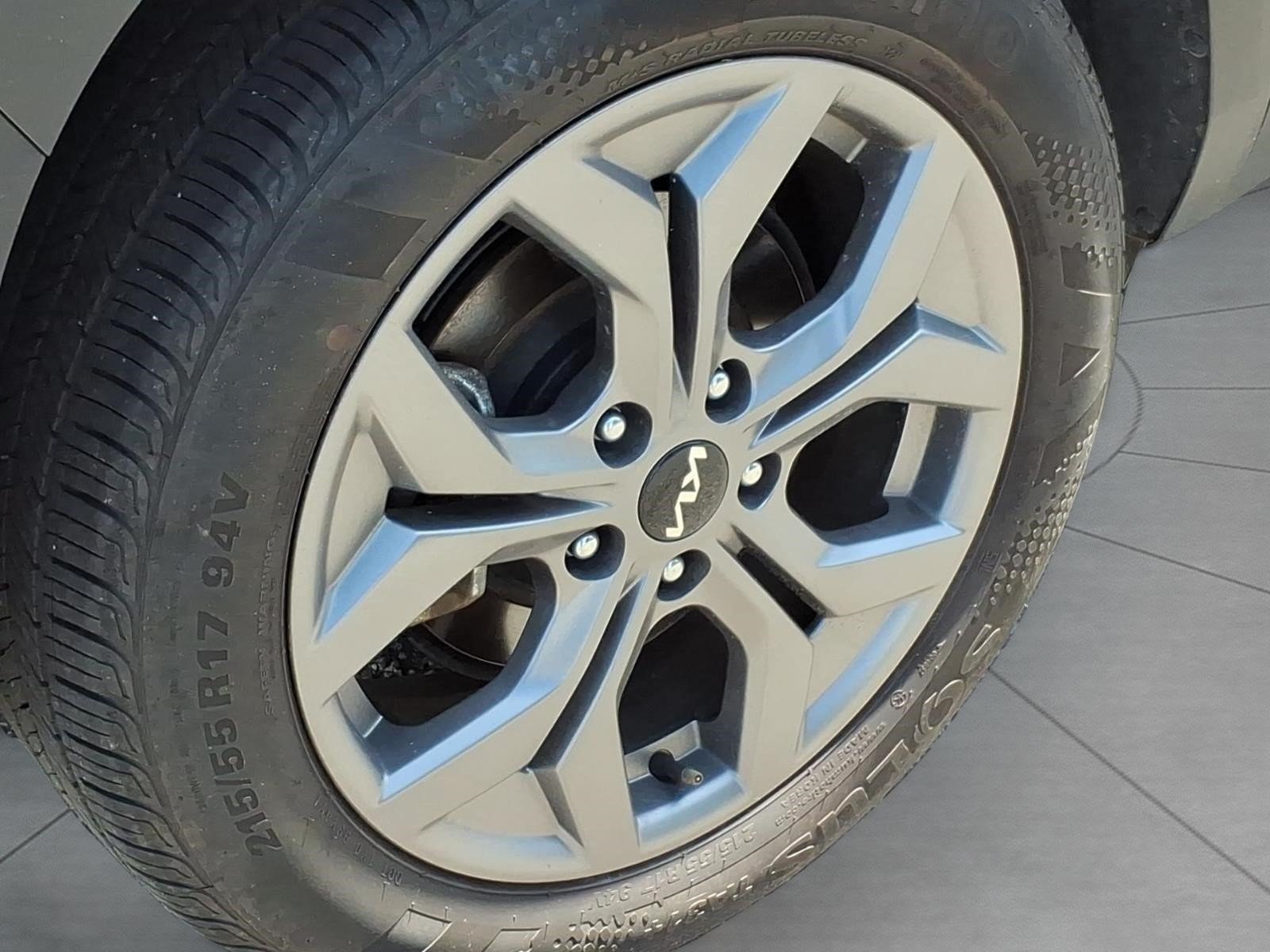Used 2025 Kia Seltos LX AWD/4WD image 5