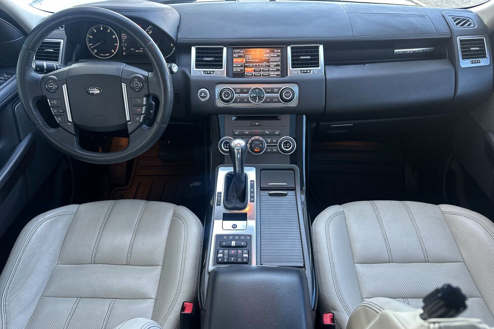 Used 2013 Land Rover Range Rover Sport HSE LUX image 17