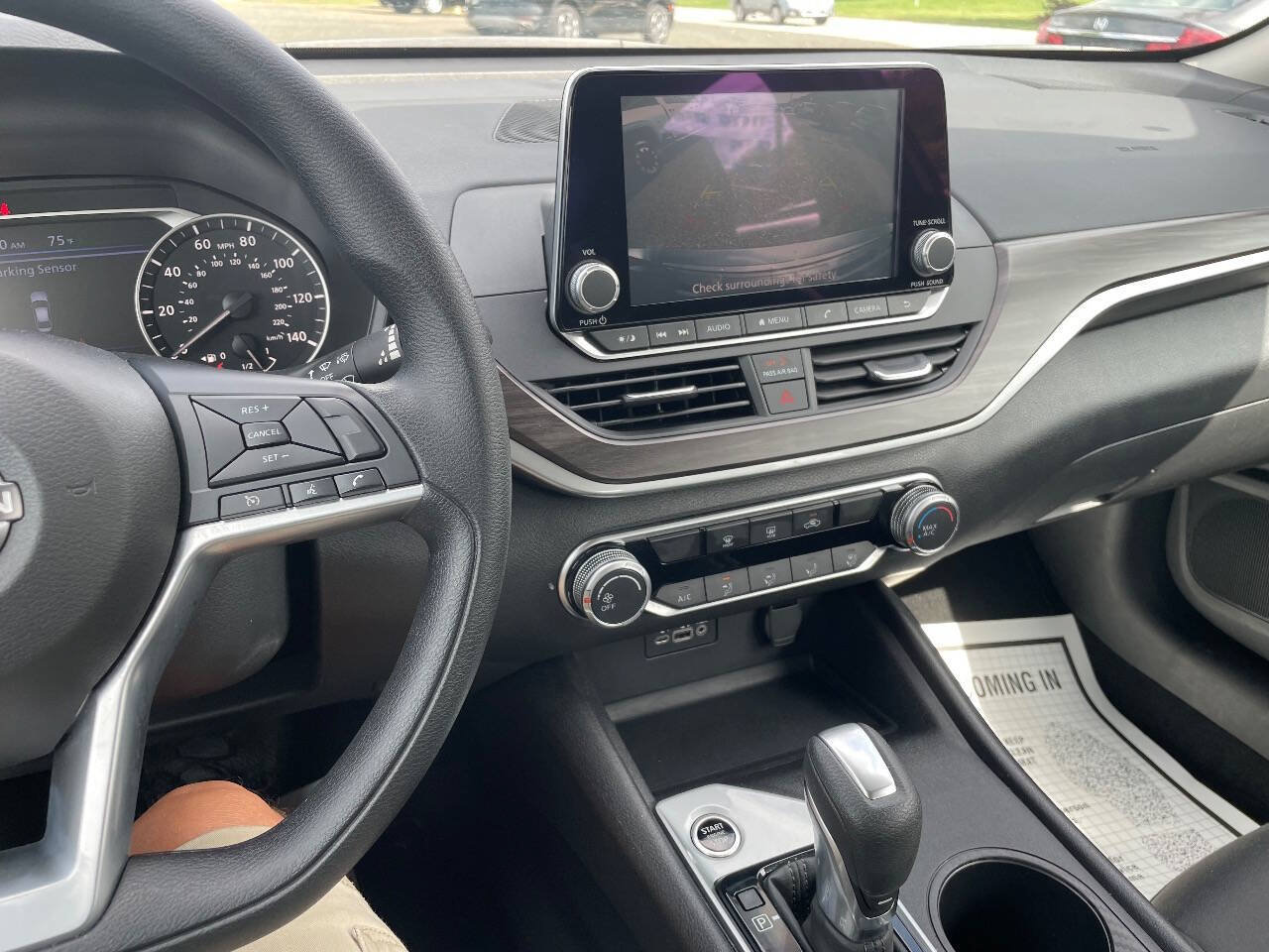 Used 2025 Nissan Altima 2.5 SV FWD image 8