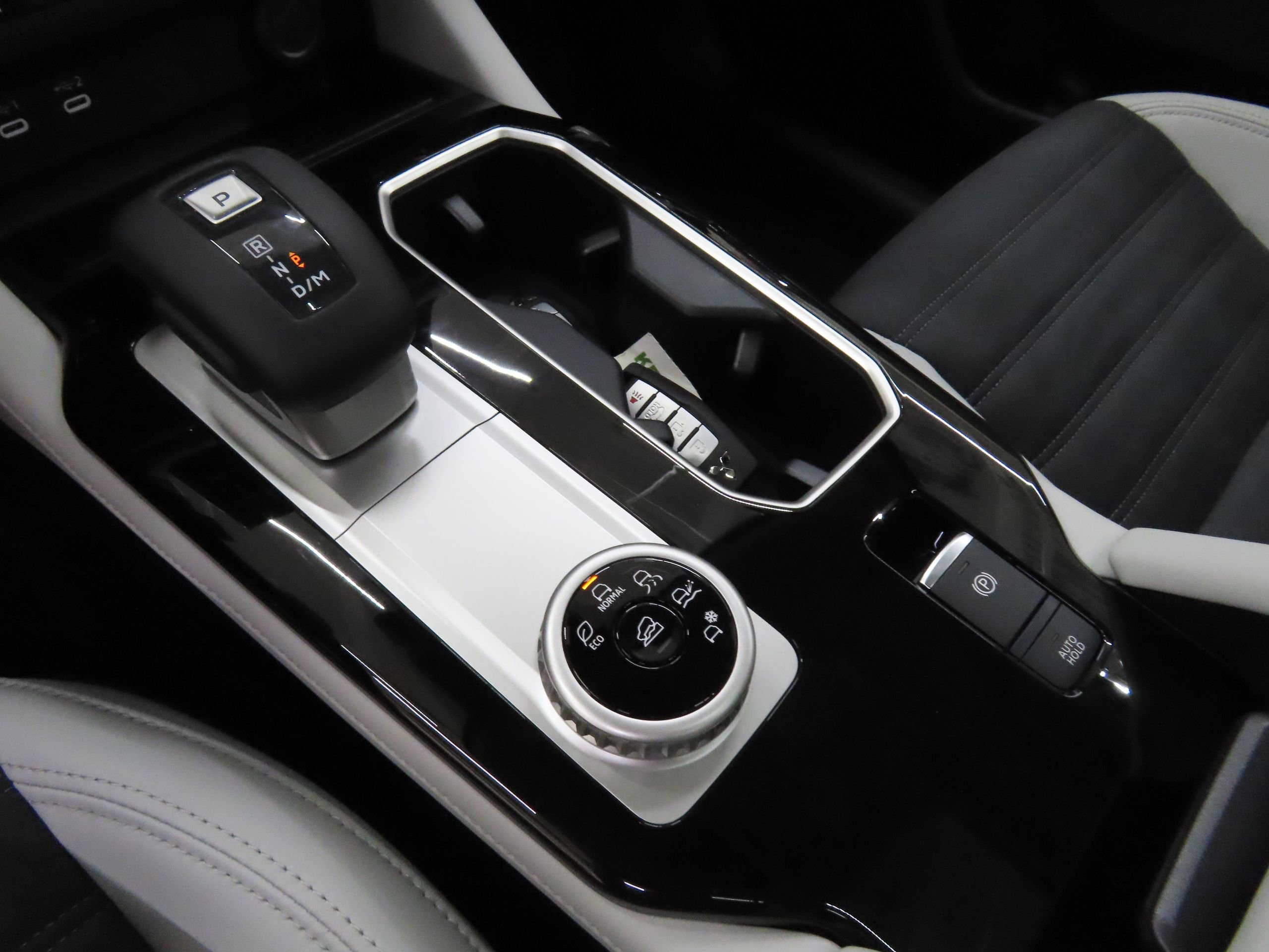 New 2025 Mitsubishi Outlander SE image 15