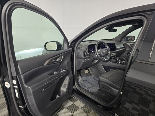 Used 2025 Chevrolet Traverse LT image 9