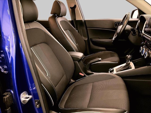 Used 2022 Hyundai Venue Limited FWD image 7