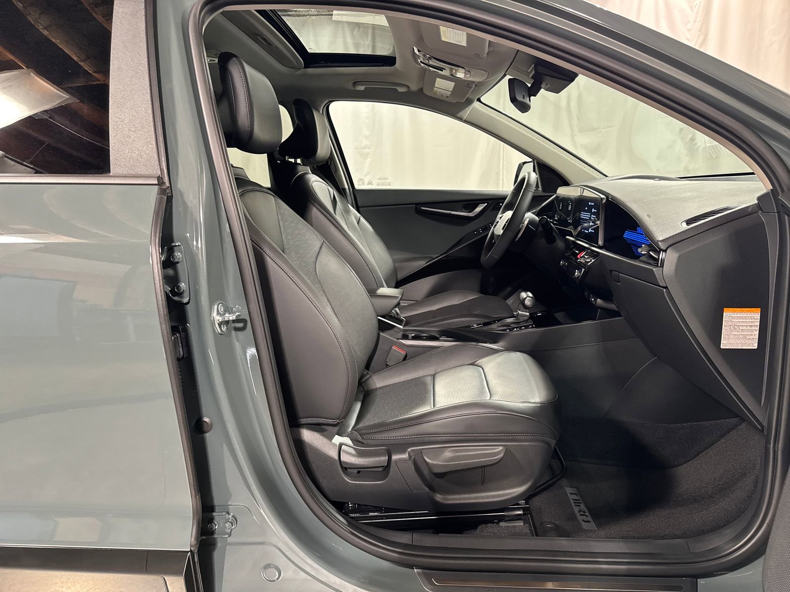 Used 2025 Kia Niro SX Touring FWD image 15