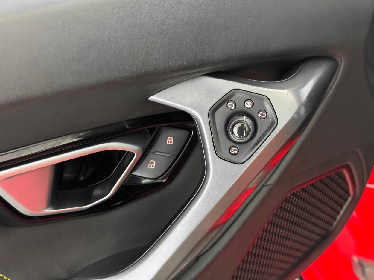 Used 2023 Lamborghini Huracan EVO image 15