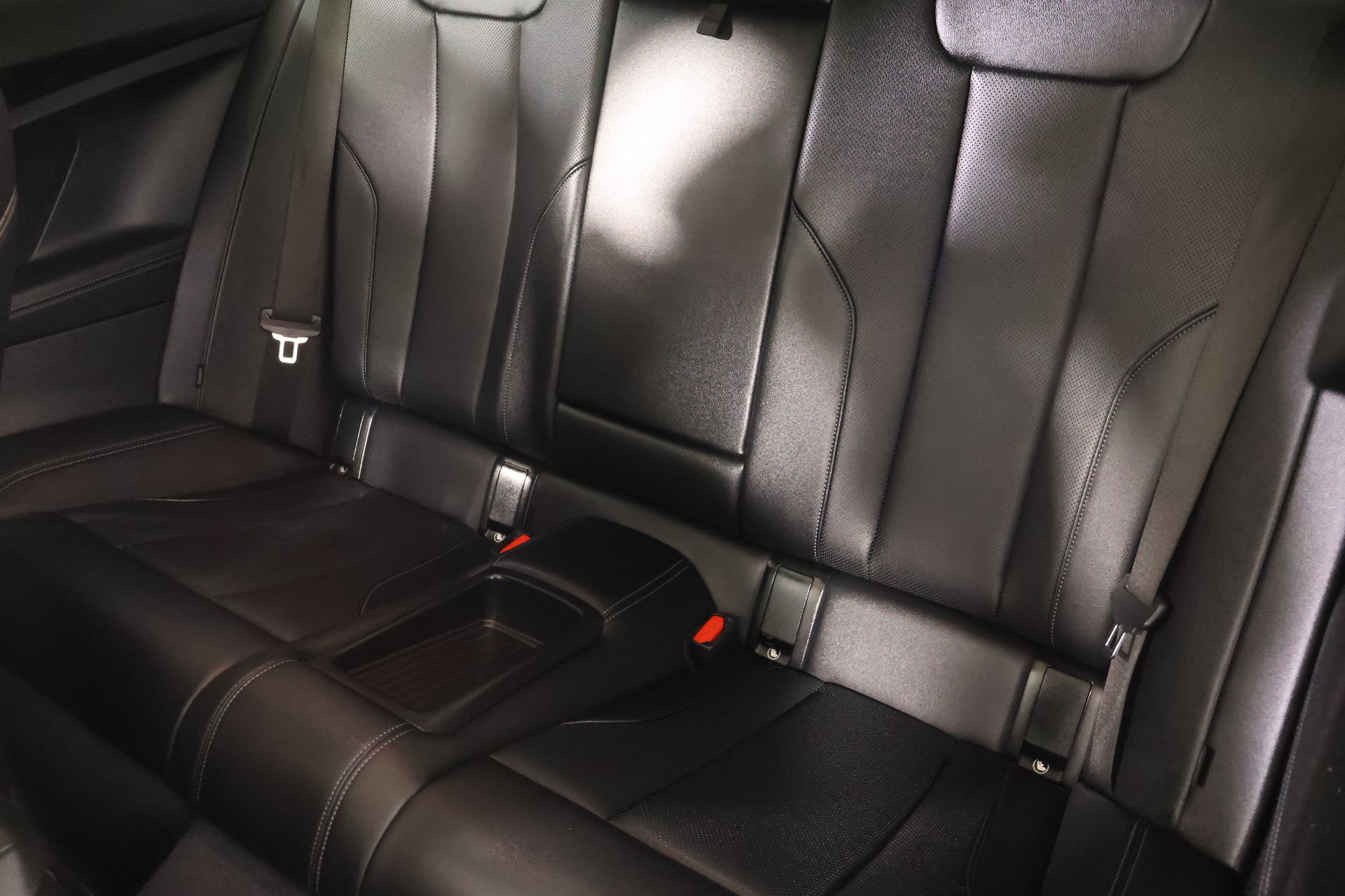 Used 2024 BMW 230i Coupe w/ Premium Package RWD image 13