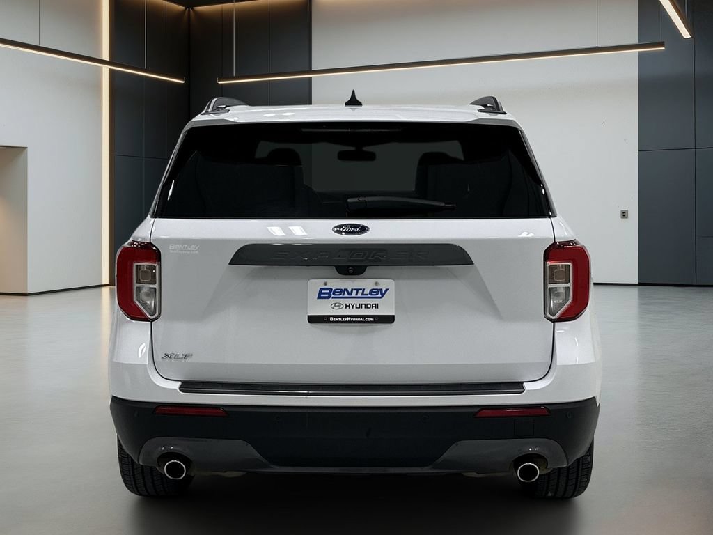 Used 2021 Ford Explorer XLT w/ Equipment Group 202A RWD image 5