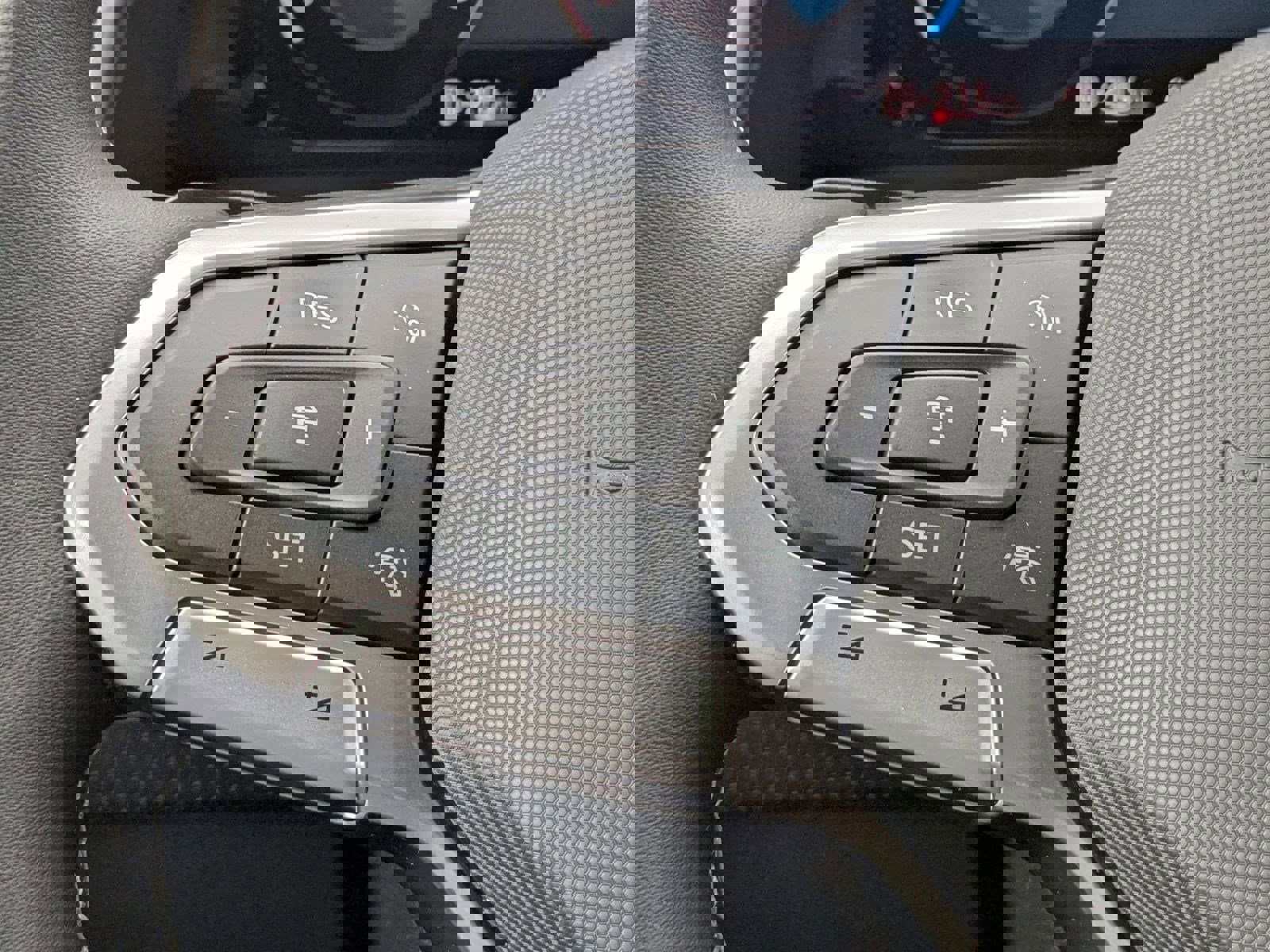 New 2025 Volkswagen Atlas Cross Sport SE image 18