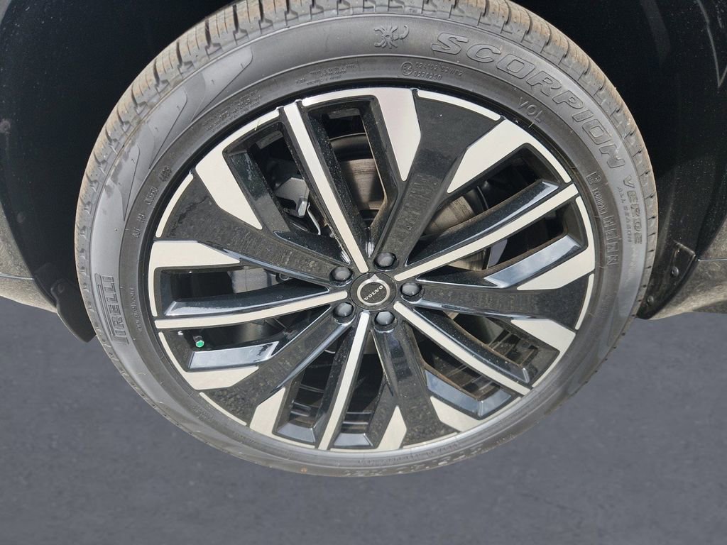 New 2026 Volvo XC90 B6 Plus w/ Protection Package Premier AWD/4WD image 8