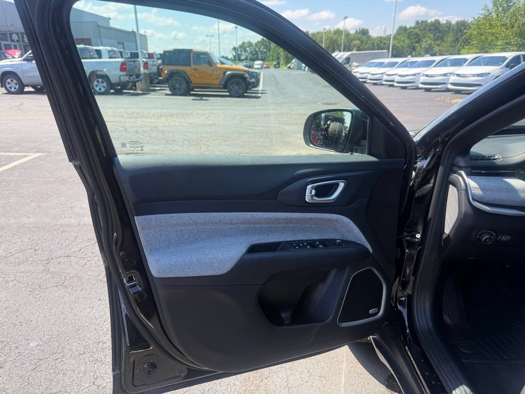 New 2026 Jeep Compass Latitude AWD/4WD image 12
