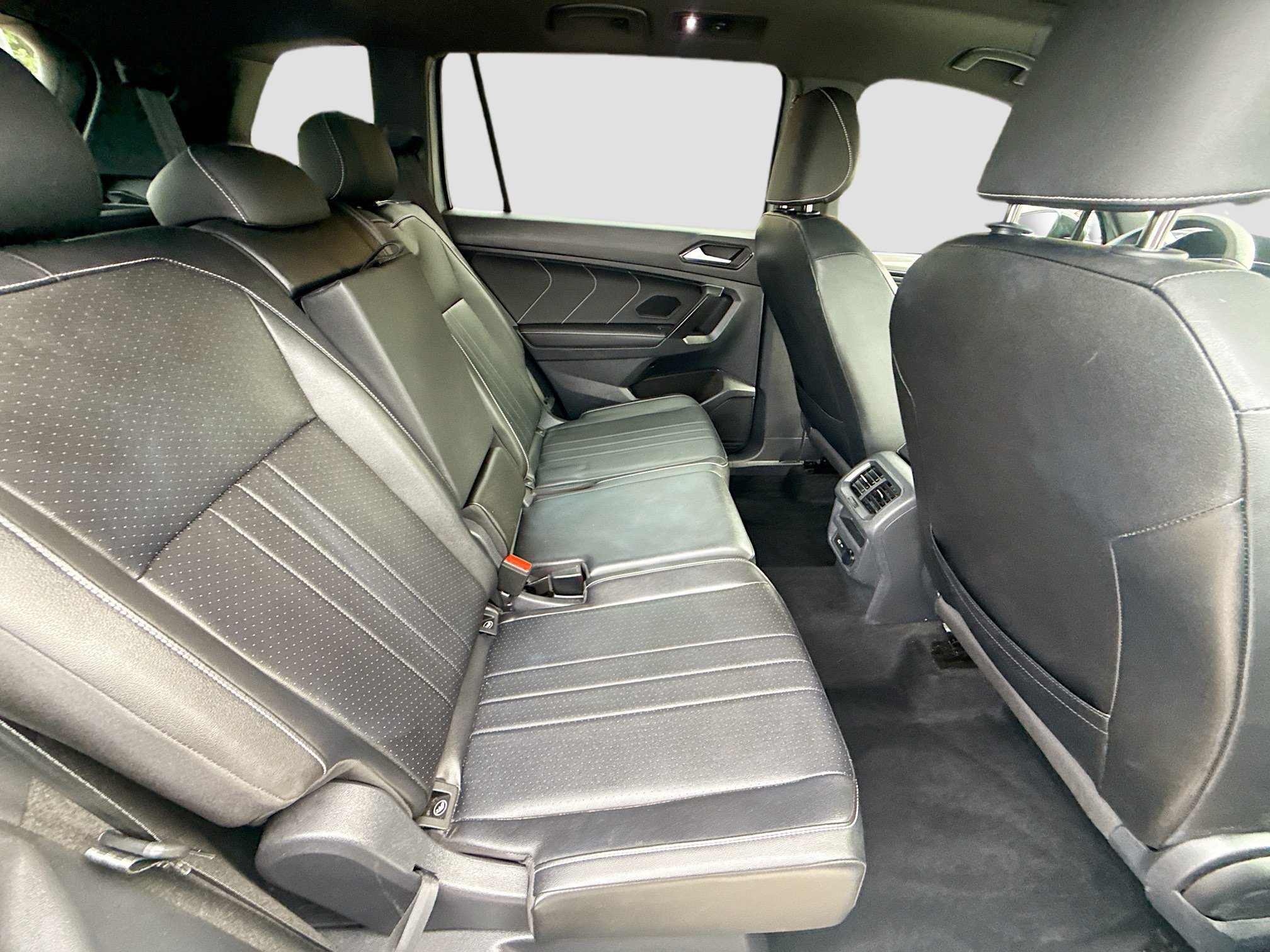 Used 2023 Volkswagen Tiguan SE R-Line FWD image 28