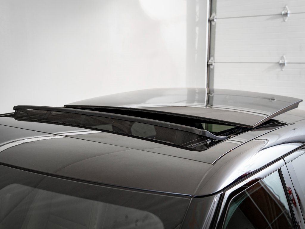 Used 2023 Land Rover Range Rover Evoque R-Dynamic SE image 12