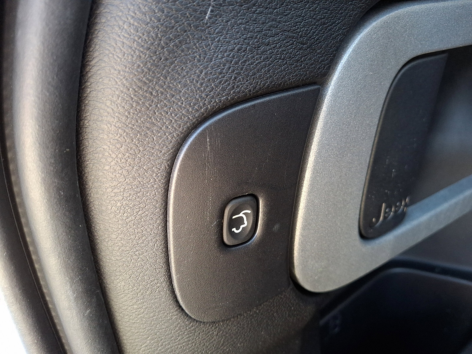 Certified 2016 Jeep Cherokee Limited w/ Luxury Group image 31