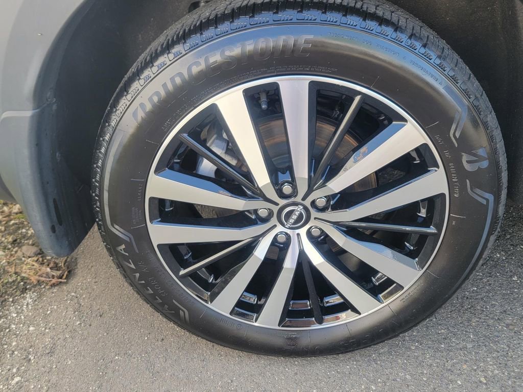 Used 2024 Nissan Pathfinder Platinum AWD/4WD image 7