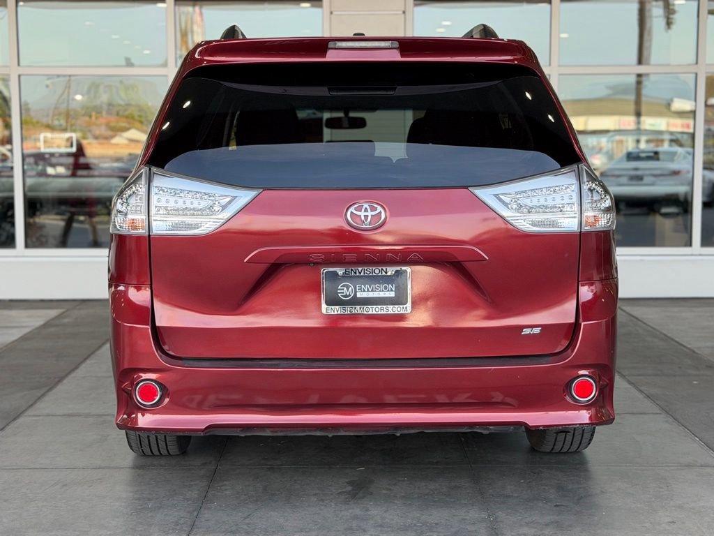 Used 2017 Toyota Sienna SE FWD image 12