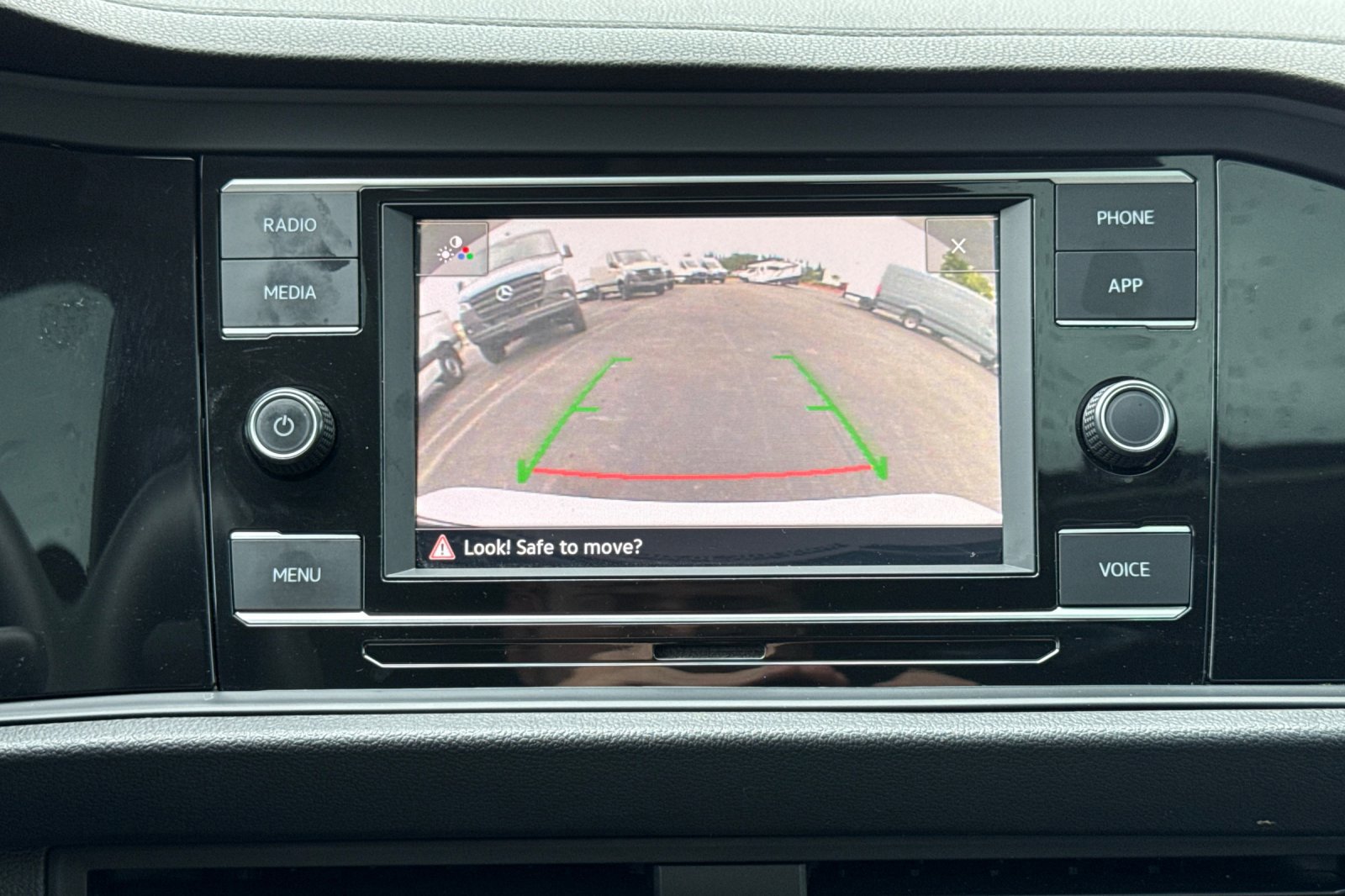 Used 2021 Volkswagen Jetta SE w/ SE Cold Weather Package image 18