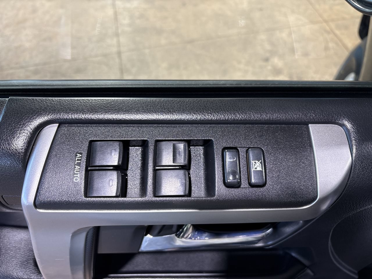Used 2016 Toyota 4Runner SR5 AWD/4WD image 13