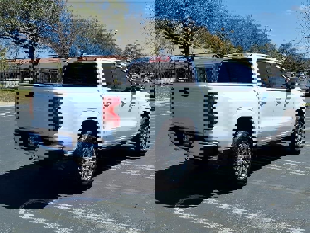 Used 2024 Chevrolet Colorado LT w/ LT Convenience Package image 9