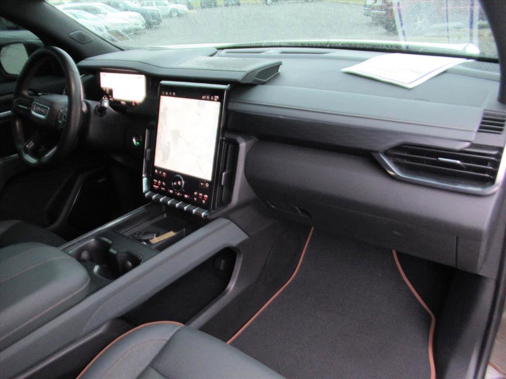 Used 2025 GMC Acadia AT4 image 11